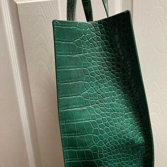 Crocodile tote! - Picture 5 of 6